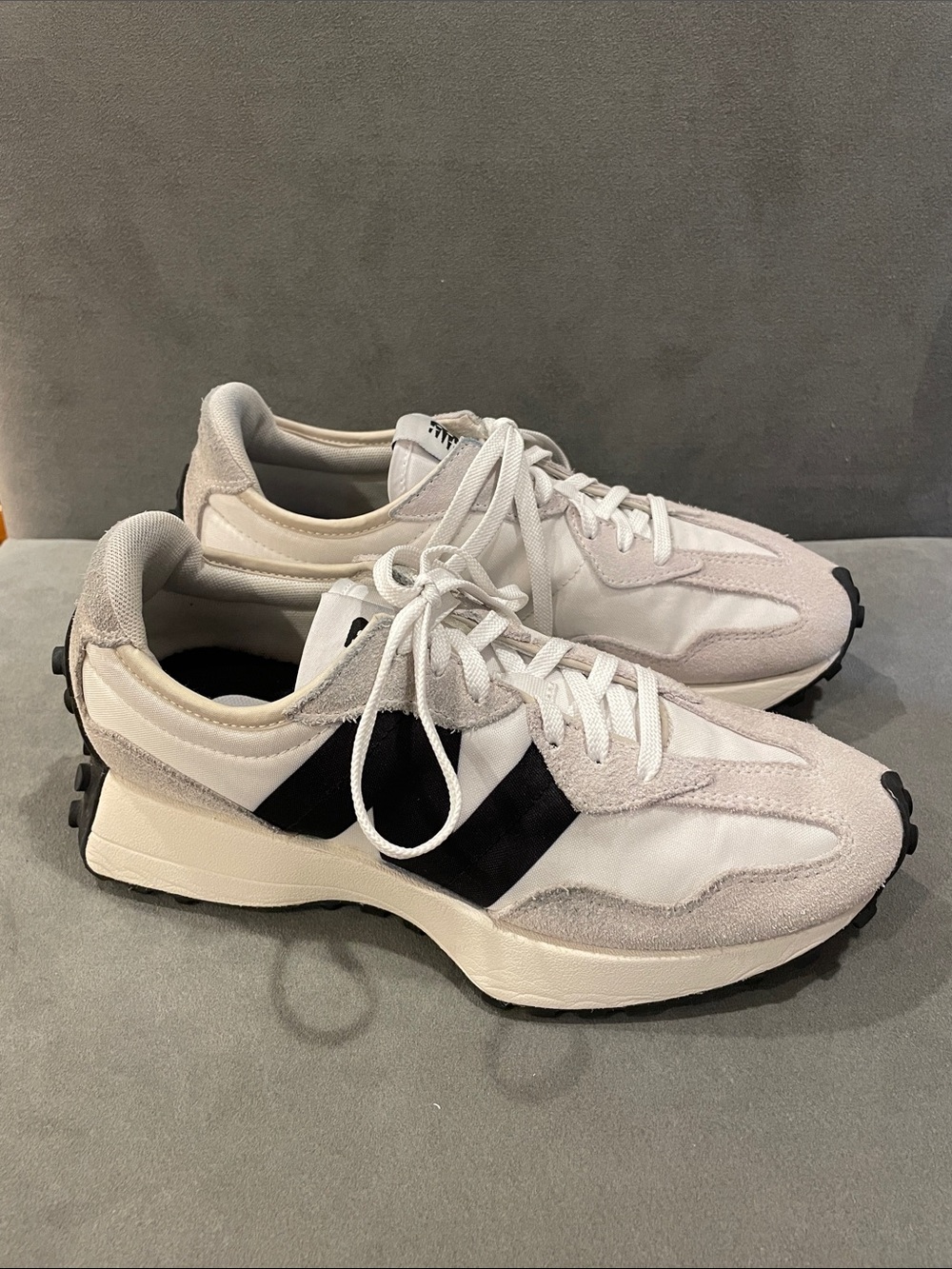 New Balance 327 White Black Women's Size 8 Retro Runner Sneakers - Picture 5 of 15